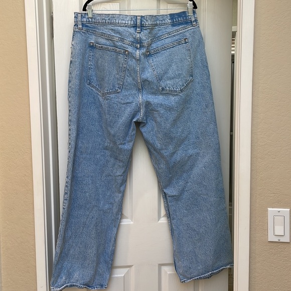 Abercrombie High Rise 90s Relaxed Jean Light - 34W Short - Picture 14 of 14